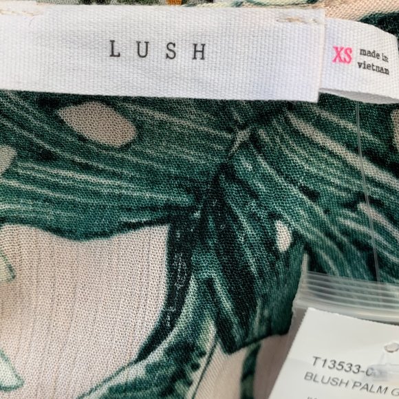 NWT LUSH Blush Palm Short Sleeve Tie Front Shirt - Picture 7 of 8